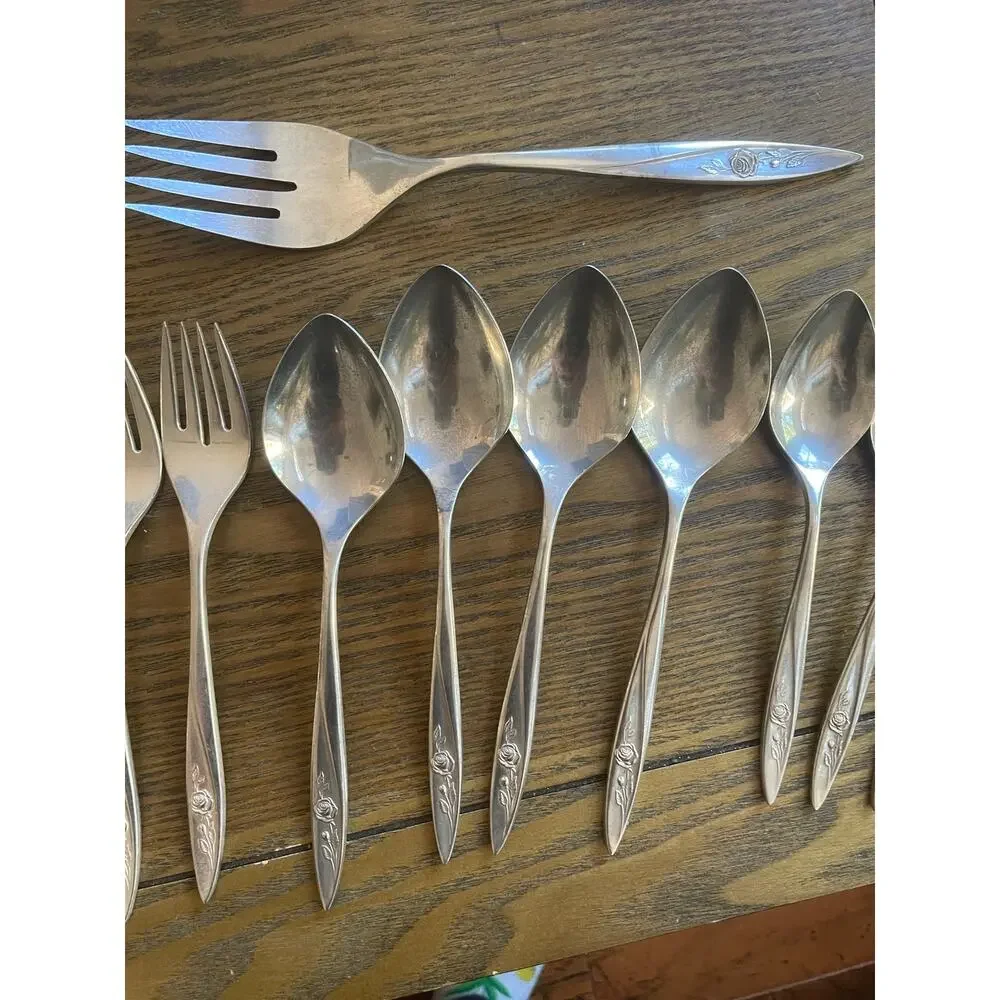 Oneida Community Morning Rose Silverplate Flatware 22 Pc Service for 4